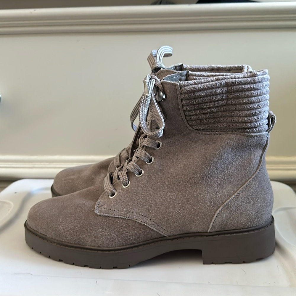 Women's boots size 6.5
